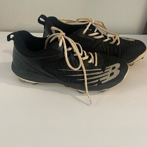 Baseball Cleats New Balance Black and White Men's 7.5  size 7 1/2 Athletic Shoes